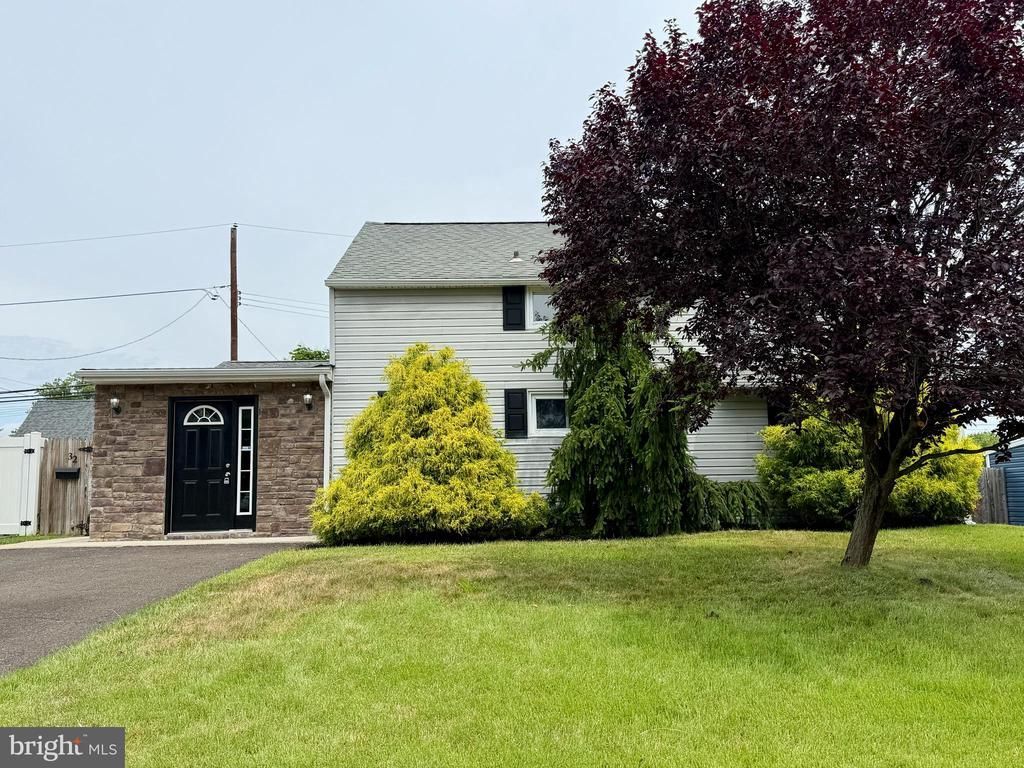 32 GREAT OAK ROAD , LEVITTOWN, PA 19057