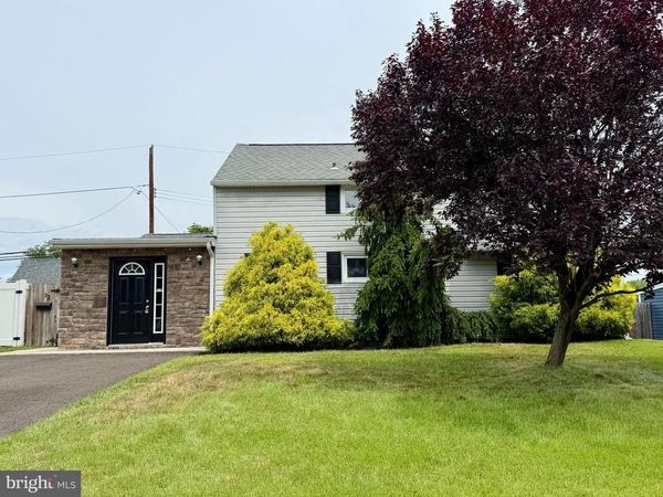 32 GREAT OAK ROAD , LEVITTOWN, PA 19057