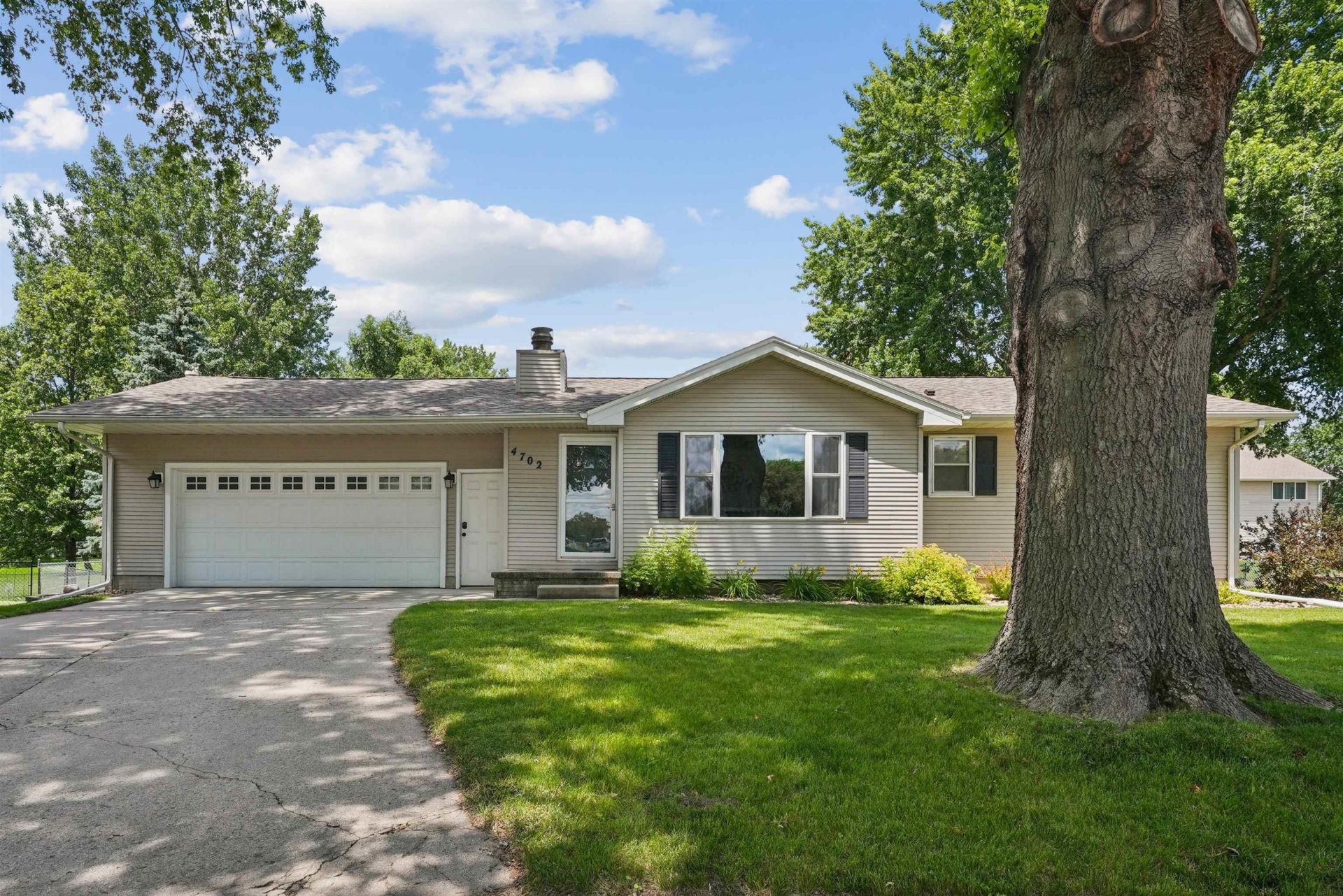 4702 Leslee Lane, Waterloo, IA 50701 Main Photo