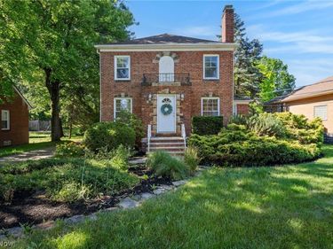 6832 Hillside Road, Independence, OH 44131