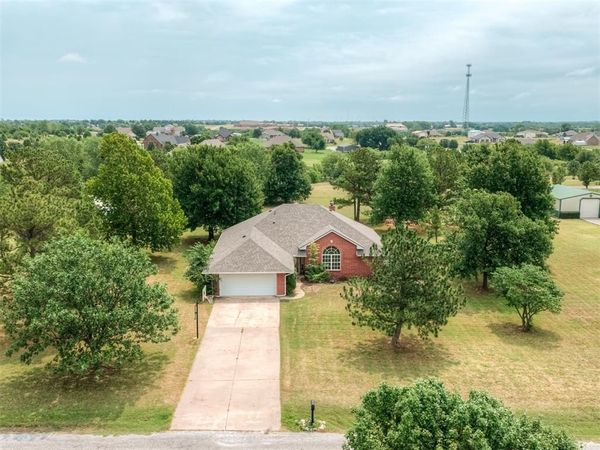 1085 Pioneer Road, Tuttle, OK 73089