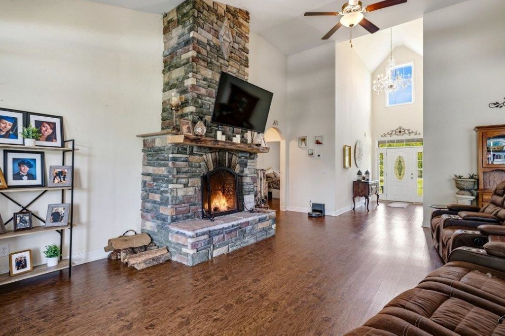 2117 Kara Dr. Photo 6