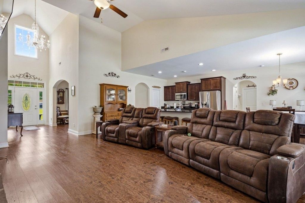 2117 Kara Dr. Photo 8