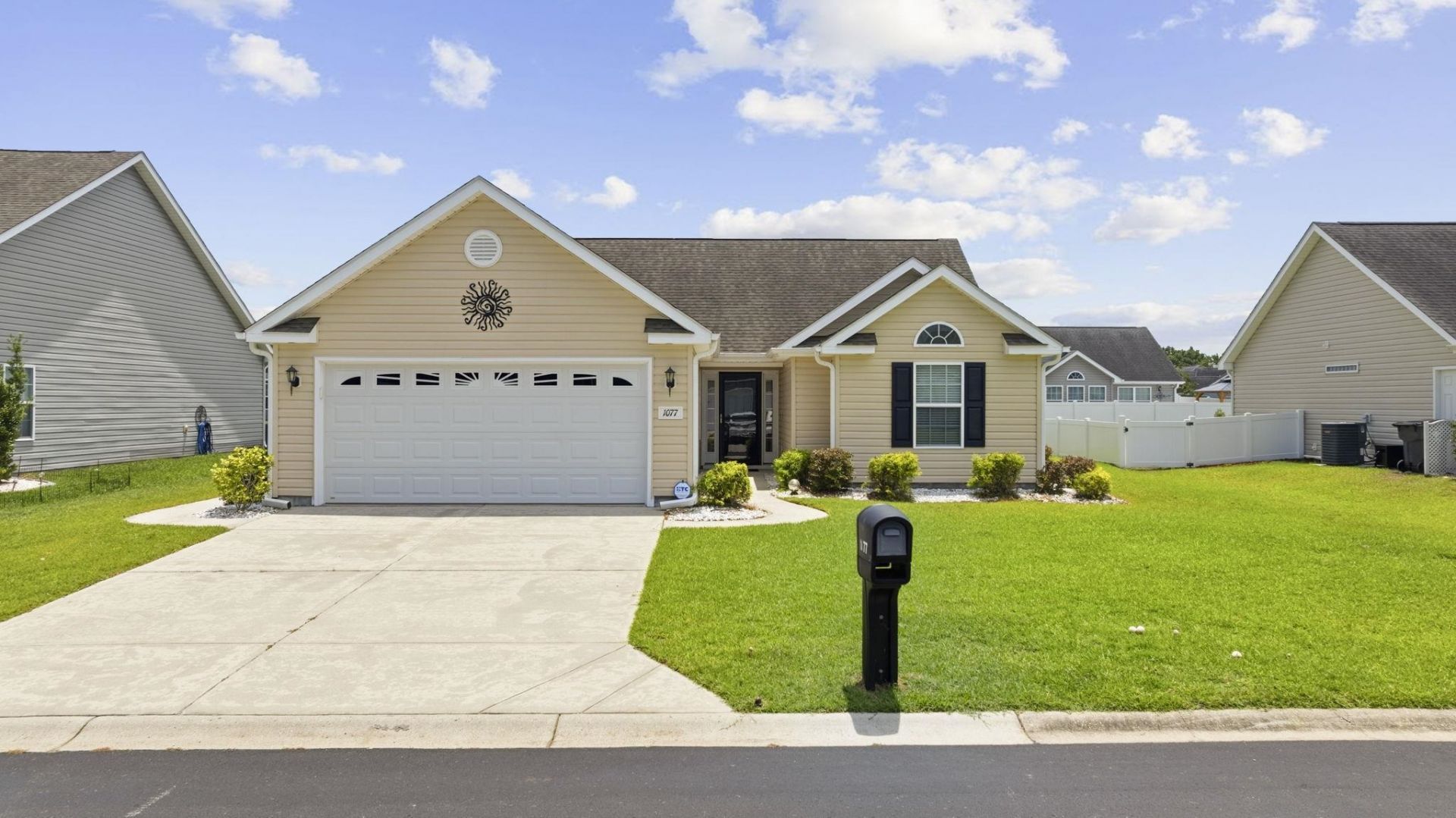 1077 Lizzie Ln. Photo 3