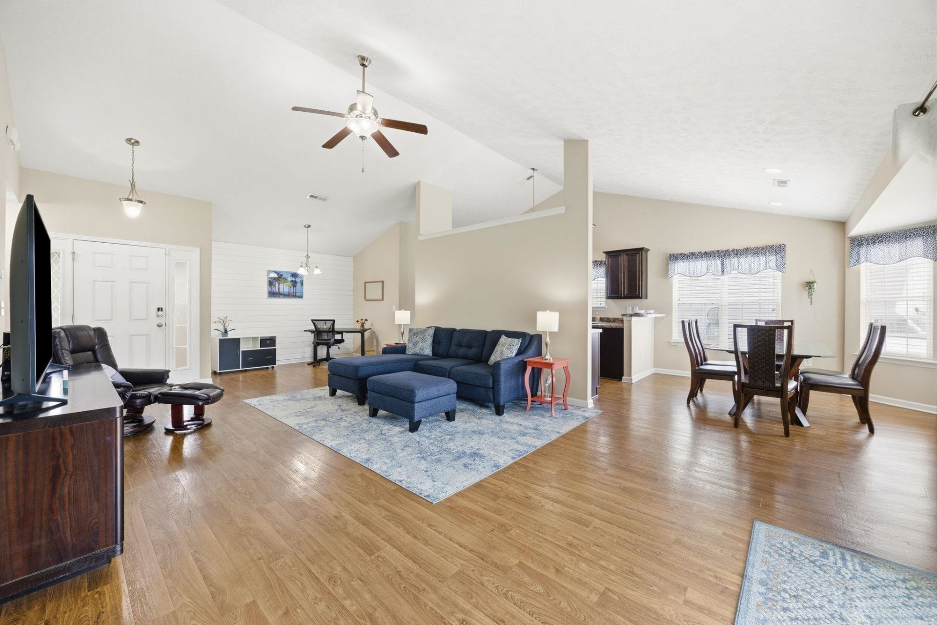 1077 Lizzie Ln. Photo 6