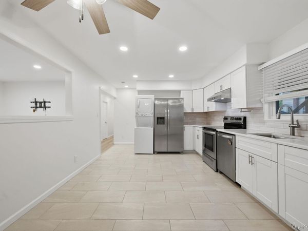 Lindenhurst, NY 11757