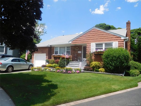 1396 Van Nostrand Place , North Merrick, NY 11566