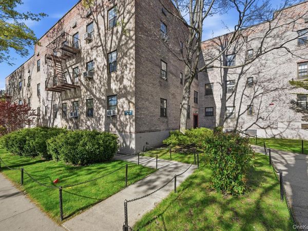7837 Main Street , Unit 2D, Flushing, NY 11367