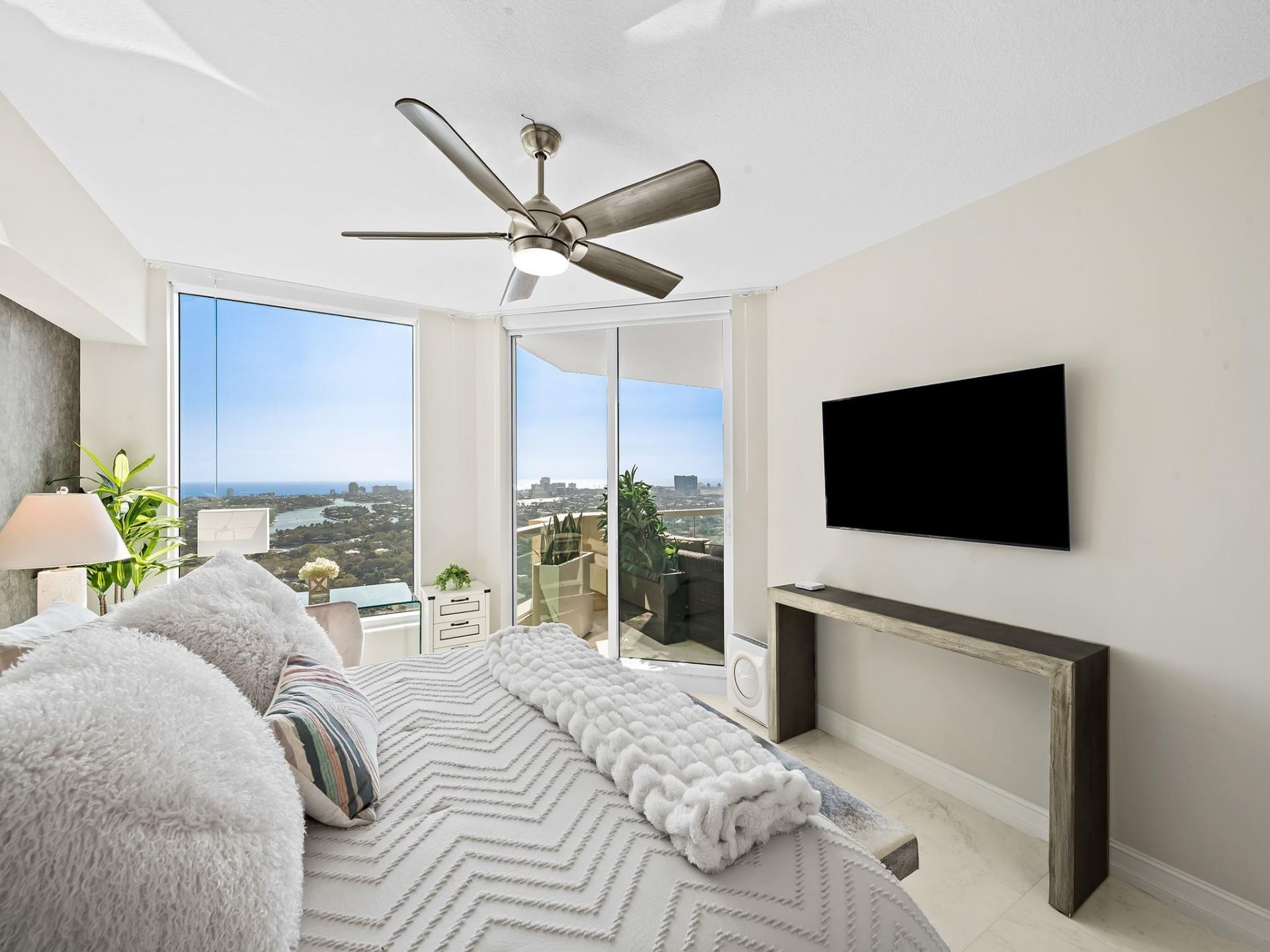 411 N New River Drive E, Unit 3402, Fort Lauderdale, FL 33301 Photo