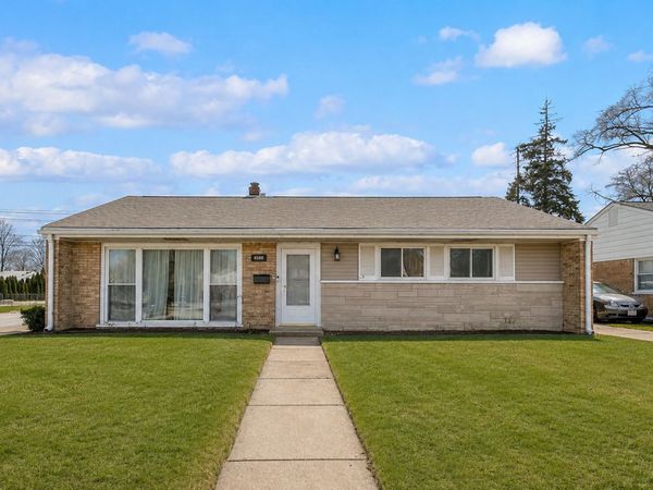 839 E Thacker Street , Des Plaines, IL 60016