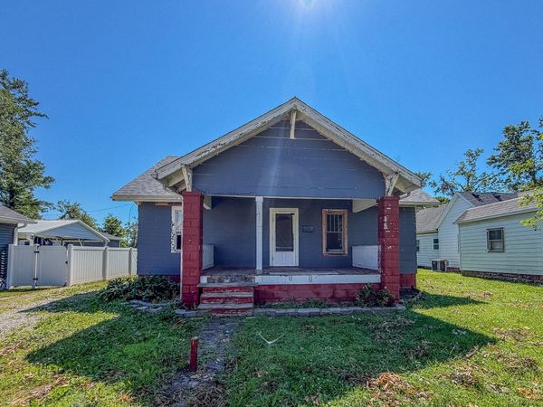 931 1st Street , Charleston, IL 61920