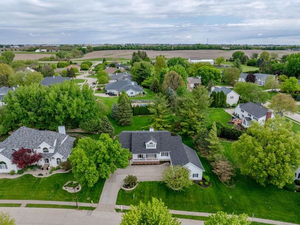 5018 Turnberry Lane , Davenport, IA 52807