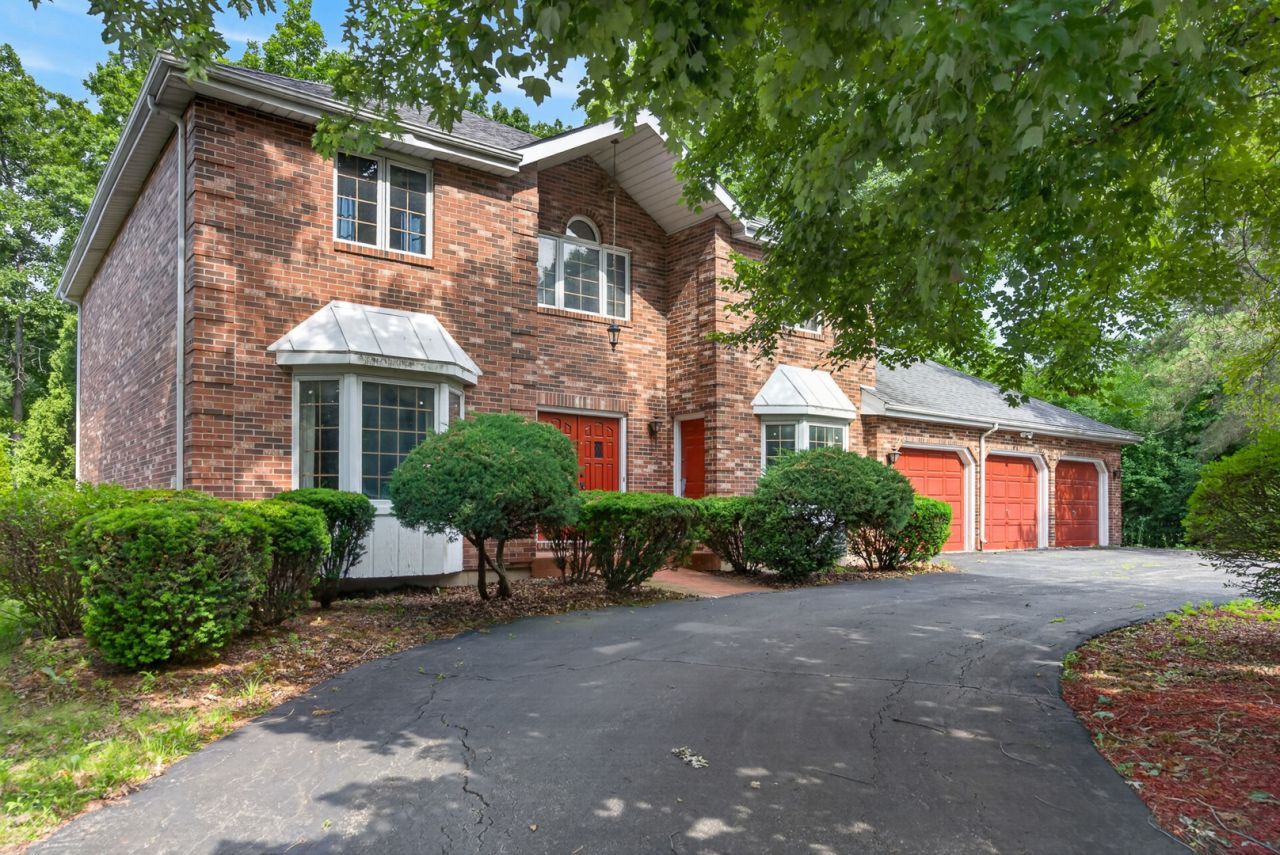 570 N Ellsworth Avenue, Addison, IL 60101 Main Photo