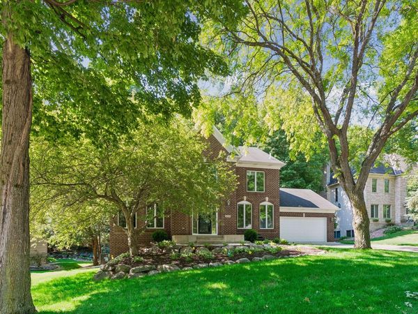 2109 Stone Creek Drive, Chanhassen, MN 55317