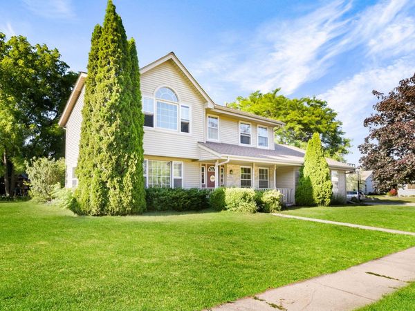 N172W20516 Hazelwood Ln, Jackson, WI 53037