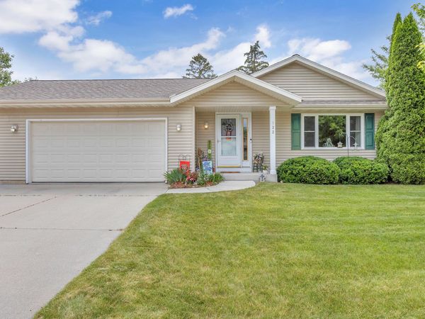 122 Foxglove Ln, Sheboygan Falls, WI 53085