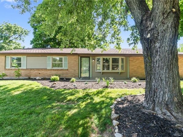 2184 Shadowood Circle, Bellbrook, OH 45305