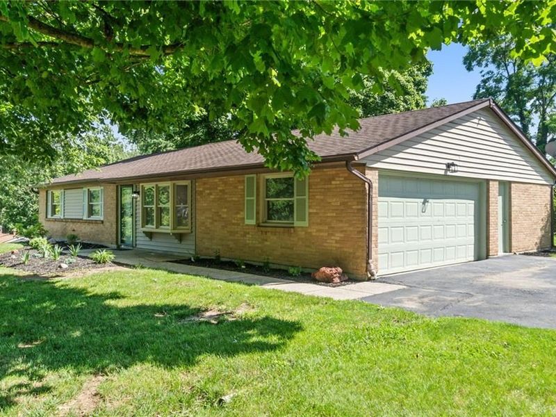 2184 Shadowood Circle, Bellbrook, OH 45305 Photo 2