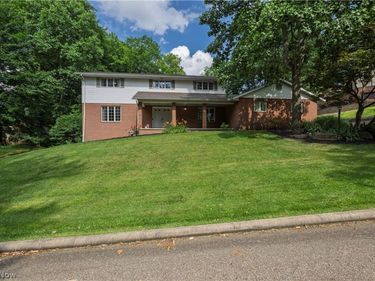 2300 Beechwood Drive NW, Dover, OH 44622
