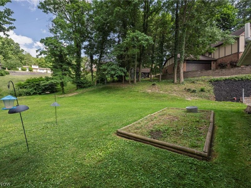 2300 Beechwood Drive NW, Dover, OH 44622 Photo 10