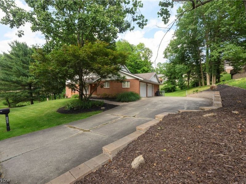 2300 Beechwood Drive NW, Dover, OH 44622 Photo 3