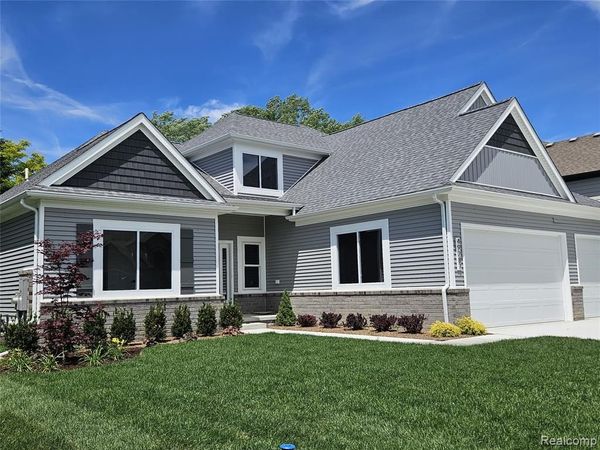 49287 London Bridge Drive, Macomb Twp, MI 48044