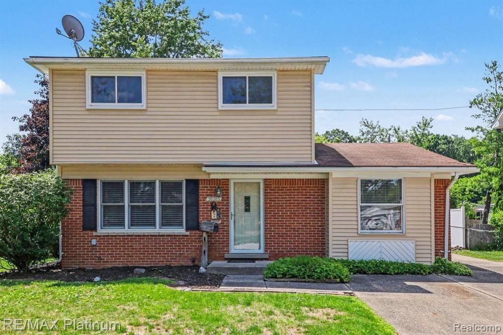 30203 S Stockton Drive, Farmington Hills, MI 48336 Main Photo