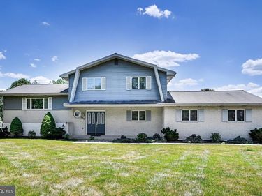 275 RIDGE ROAD, ORWIGSBURG, PA 17961