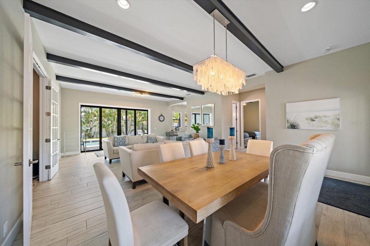 1905 Tulip Drive, Sarasota, FL 34239 Photo