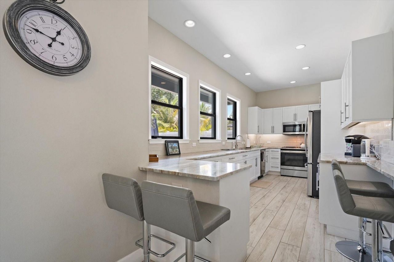 1905 Tulip Drive, Sarasota, FL 34239 Photo