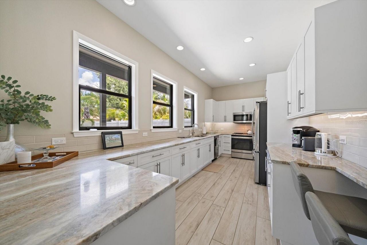 1905 Tulip Drive, Sarasota, FL 34239 Photo