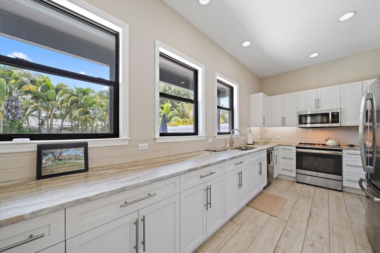 1905 Tulip Drive, Sarasota, FL 34239 Photo