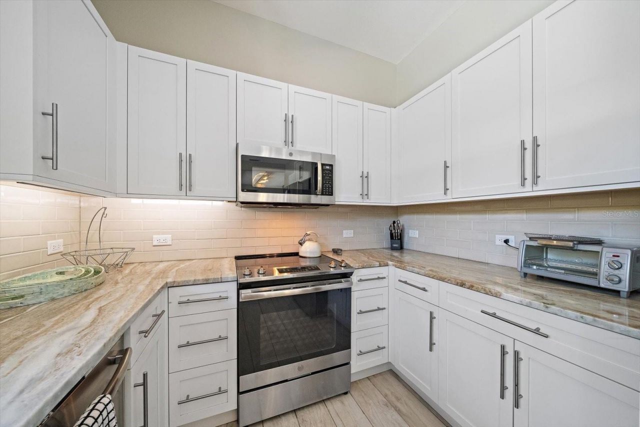 1905 Tulip Drive, Sarasota, FL 34239 Photo