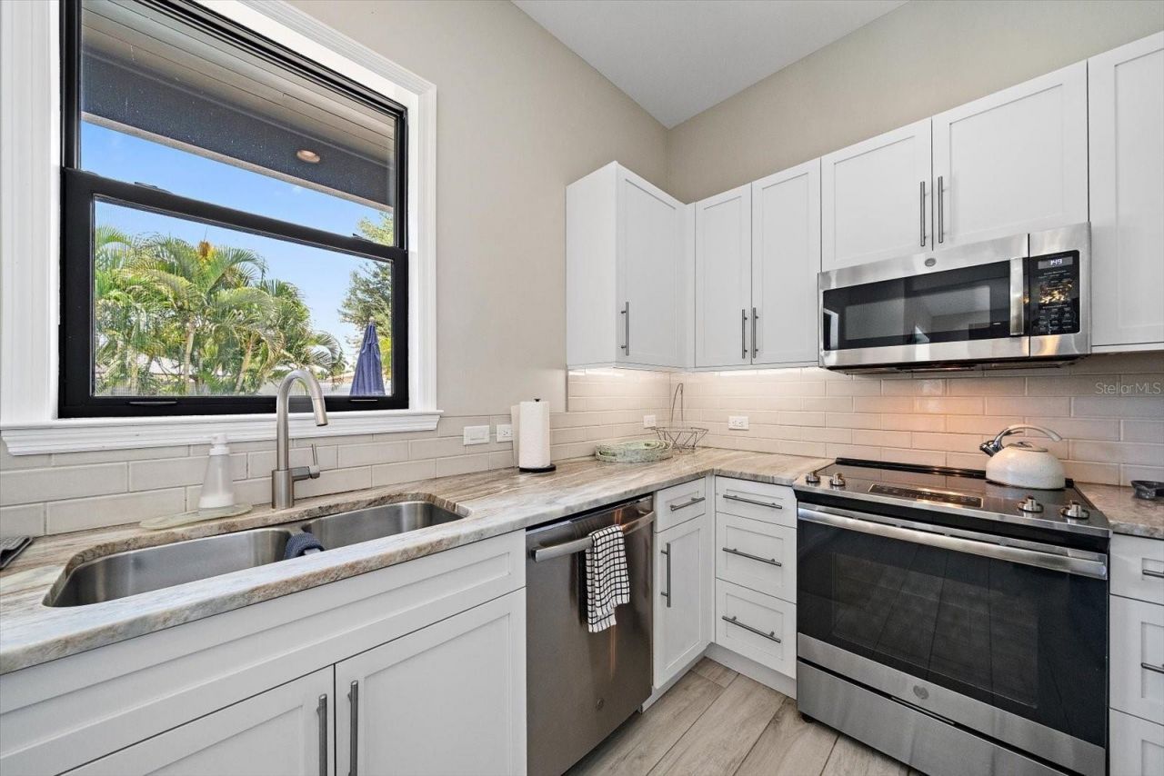 1905 Tulip Drive, Sarasota, FL 34239 Photo