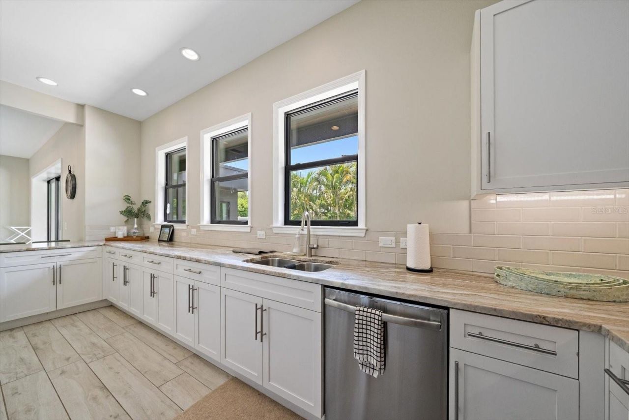 1905 Tulip Drive, Sarasota, FL 34239 Photo