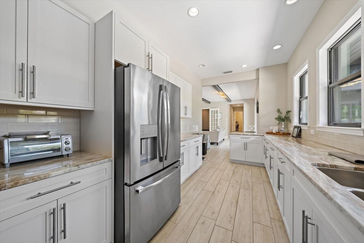 1905 Tulip Drive, Sarasota, FL 34239 Photo
