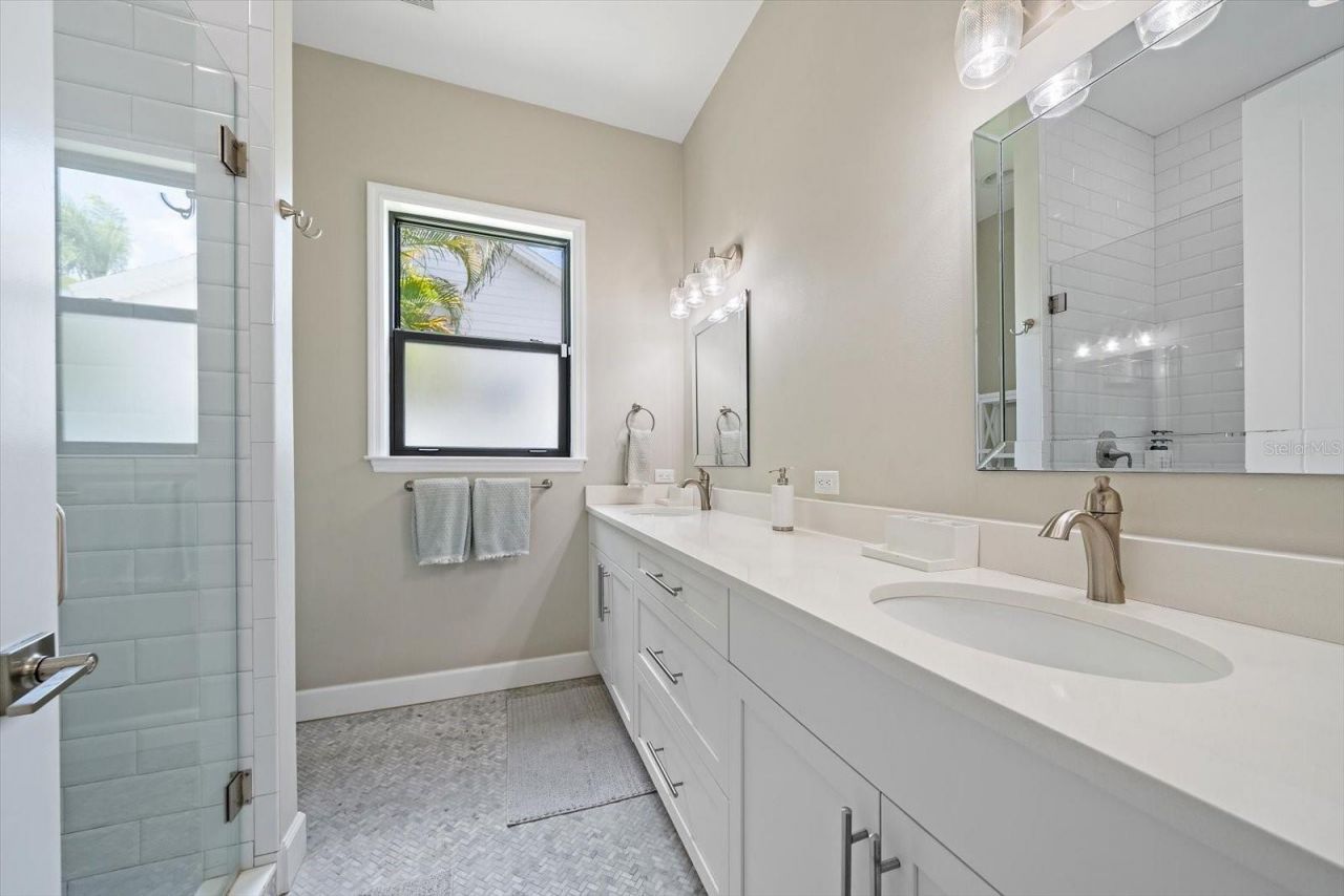 1905 Tulip Drive, Sarasota, FL 34239 Photo