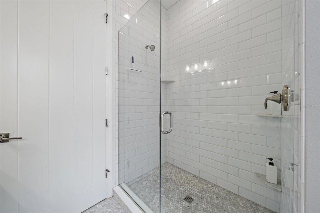 1905 Tulip Drive, Sarasota, FL 34239 Photo