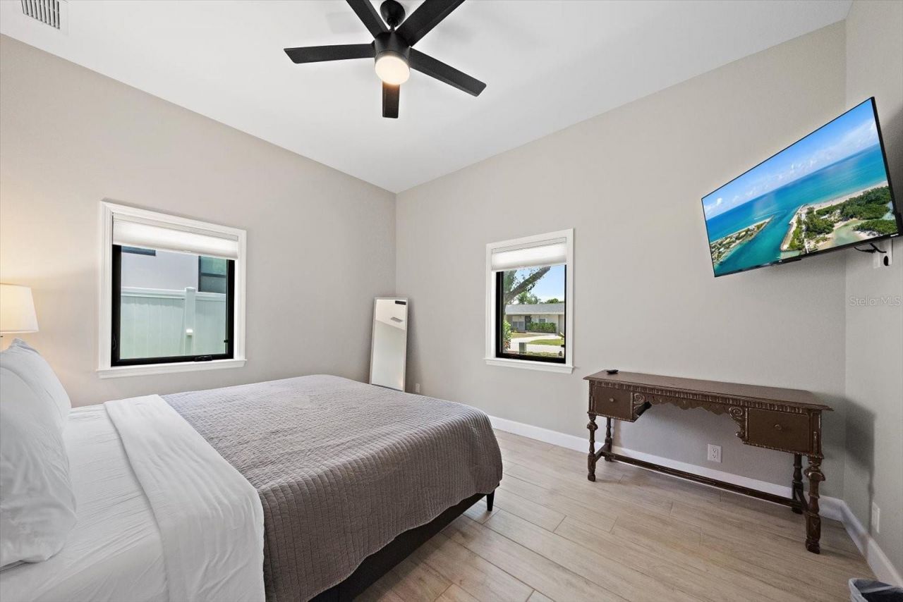 1905 Tulip Drive, Sarasota, FL 34239 Photo