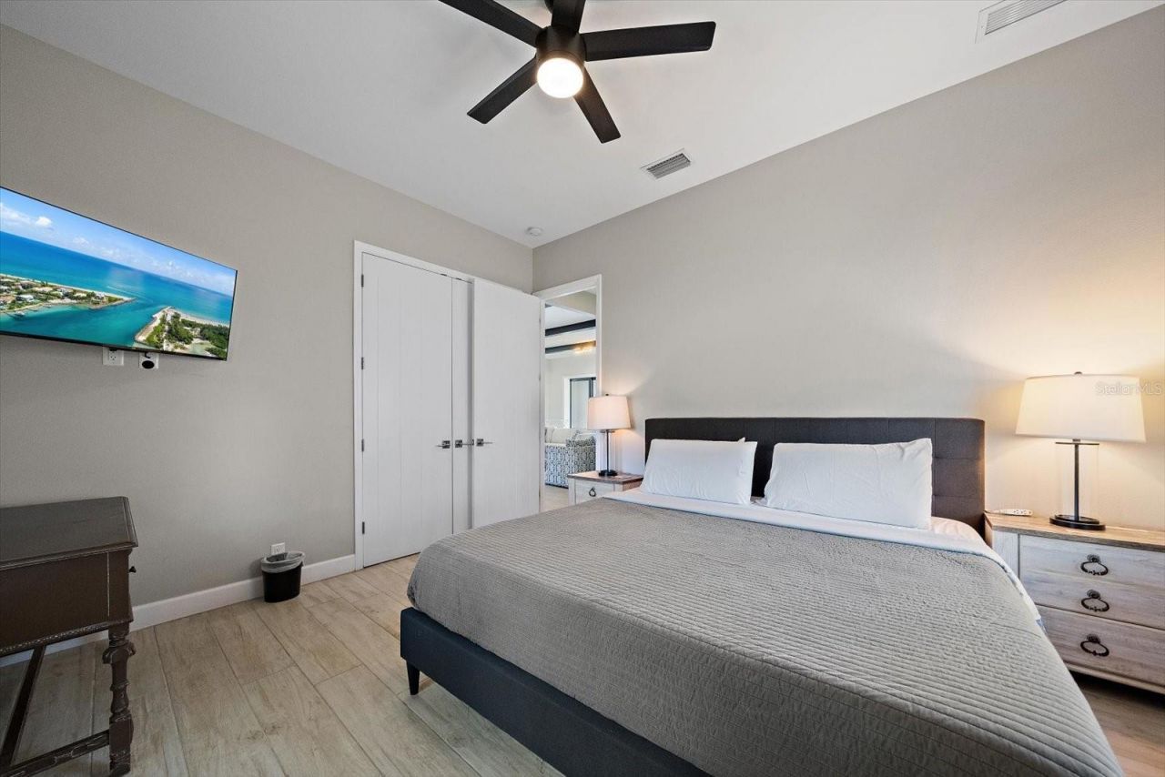 1905 Tulip Drive, Sarasota, FL 34239 Photo