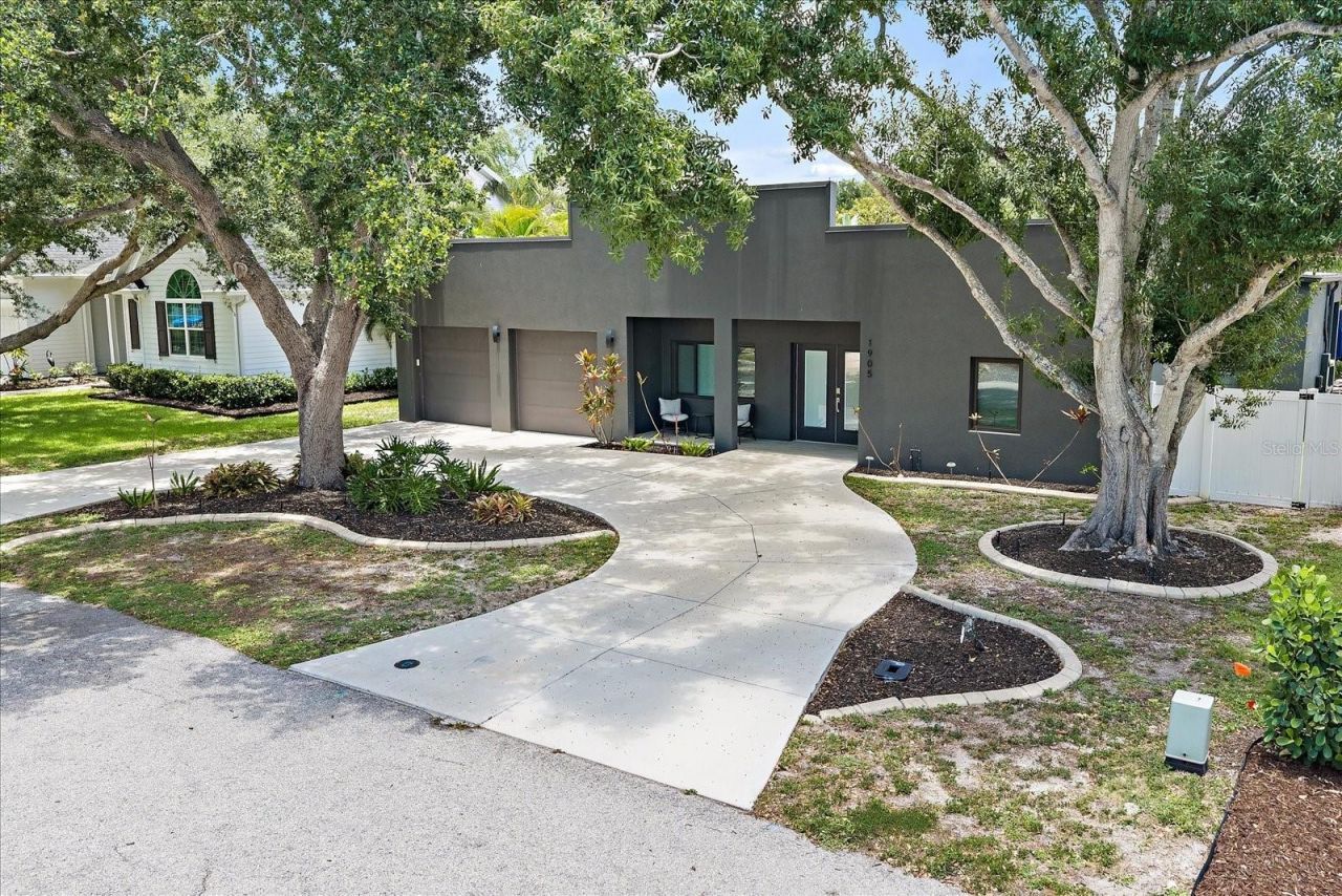 1905 Tulip Drive, Sarasota, FL 34239 Photo