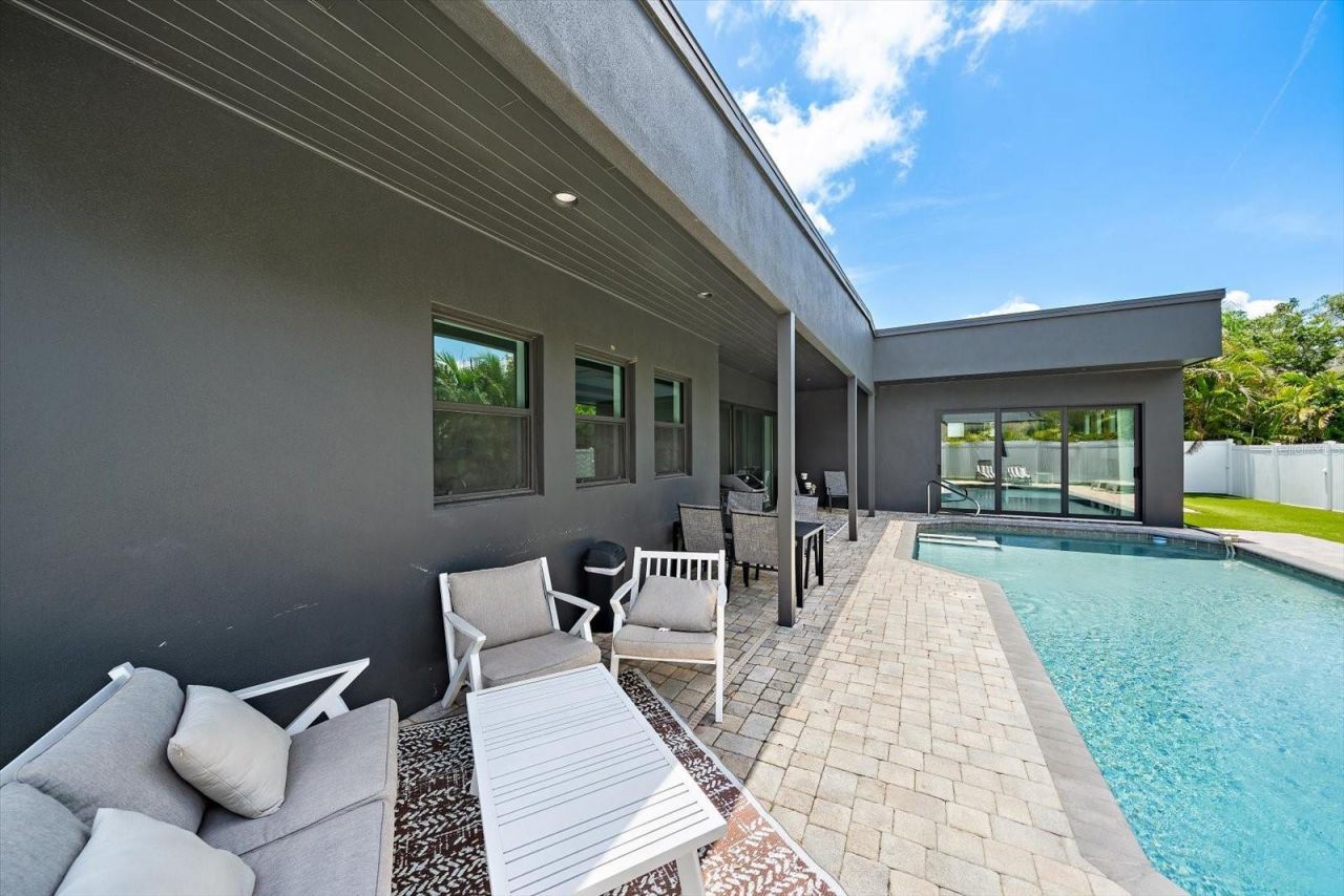 1905 Tulip Drive, Sarasota, FL 34239 Photo