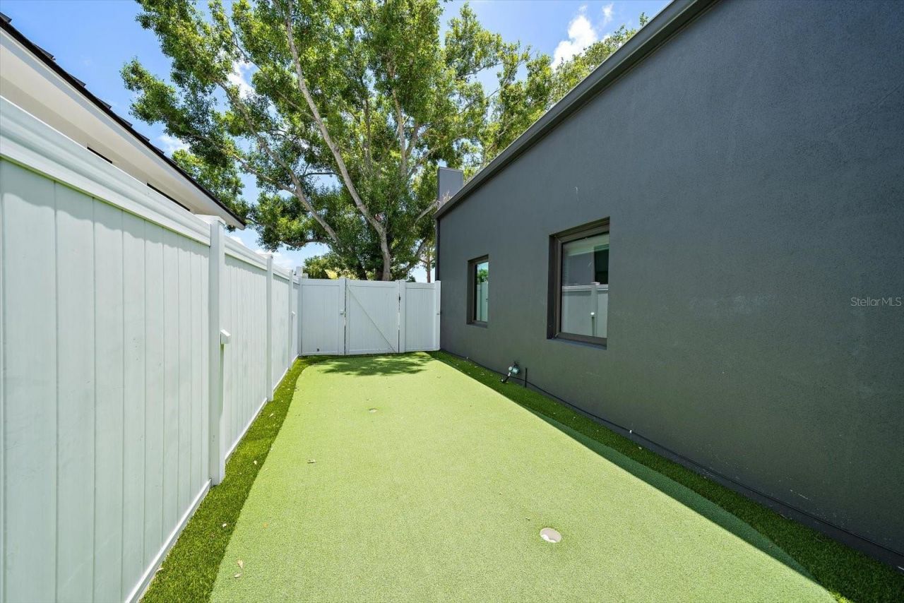 1905 Tulip Drive, Sarasota, FL 34239 Photo