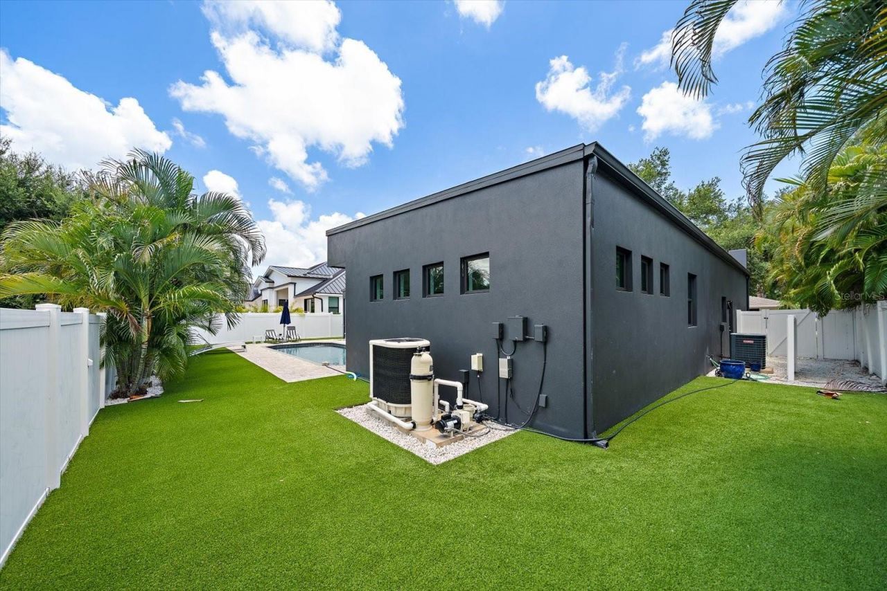 1905 Tulip Drive, Sarasota, FL 34239 Photo
