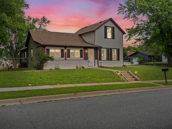 611 Monroe St, Onalaska, WI 54650