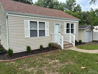 210 W SCHOOL Street W Fairview Heights, IL 62208