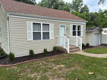 210 W SCHOOL Street W Fairview Heights, IL 62208