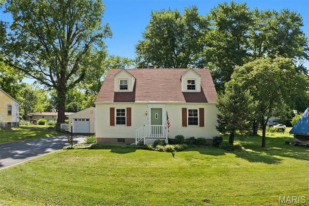 25 Roselawn Avenue, Fairview Heights, IL 62208 Main Photo