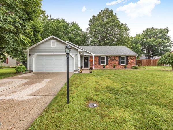 1043 Briarwood Drive, Brownsburg, IN 46112