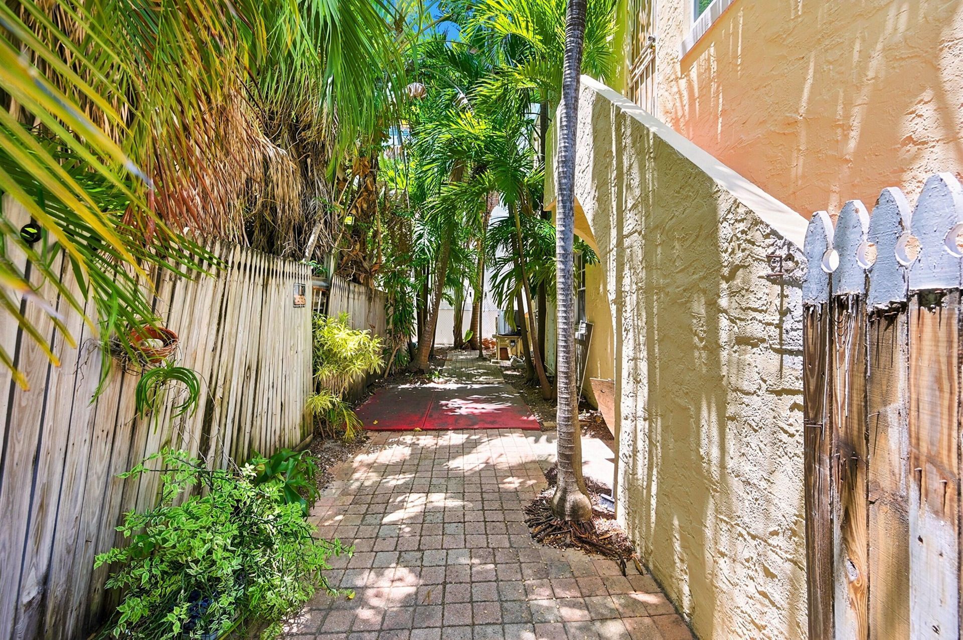 927 4th Street, Miami Beach, FL 33139 Photo